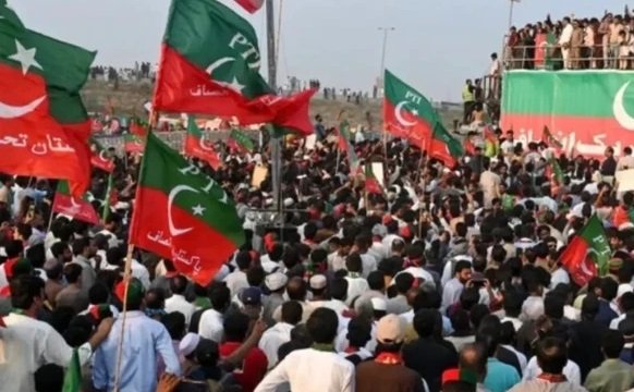 احتجاج کی آڑ میں